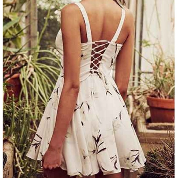 Urban Outfitters Dresses & Skirts - Margot Crepe Ivory Blush Floral Day Mini Dress M